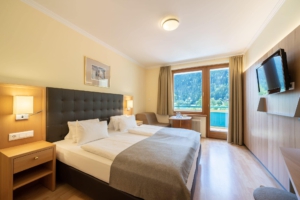 Camera doppia nell'hotel sportivo per famiglie "Brennseehof" a Feld am See in Carinzia