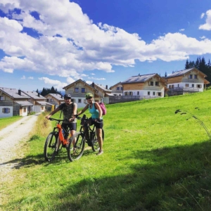 In bicicletta nel villaggio chalet di Fanningberg