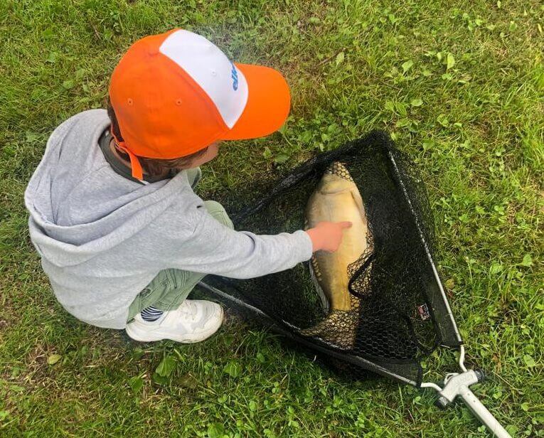 Kinderfischen in den ABENTEUER FISCHWASSER Mitgliedsbetrieben